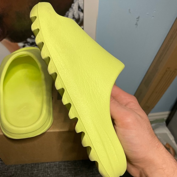 Adidas Yeezy Slide Glow Green - Picture 8 of 9